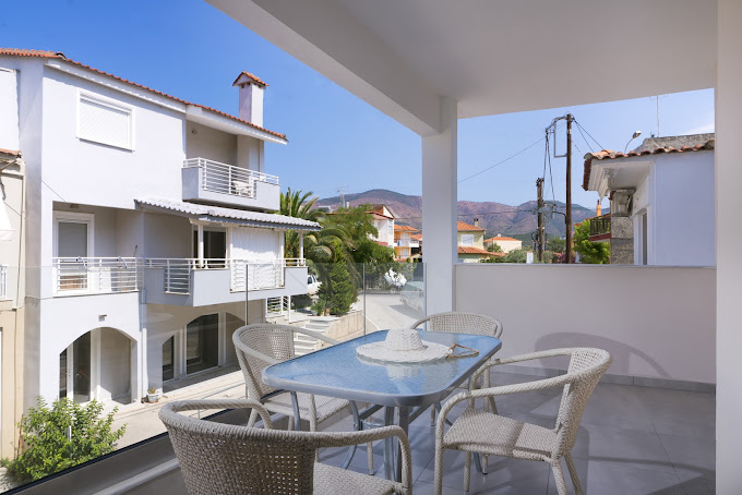 Estian Deluxe Thassos