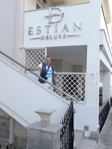 Estian Deluxe Thassos