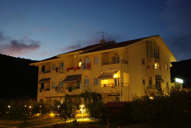 Hotel i restoran ZLATNI LAV