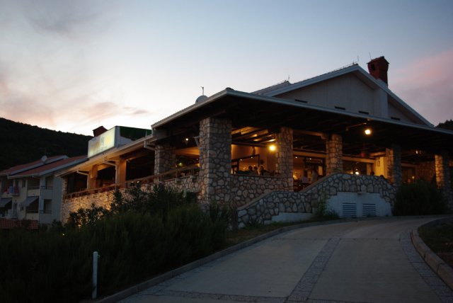 Hotel i restoran ZLATNI LAV