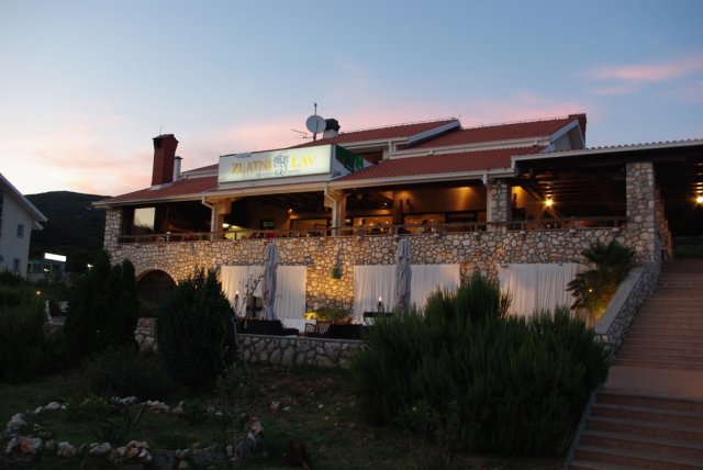Hotel i restoran ZLATNI LAV