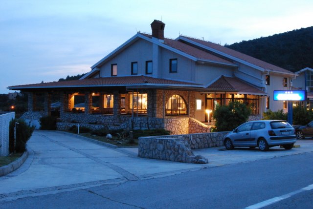 Hotel i restoran ZLATNI LAV