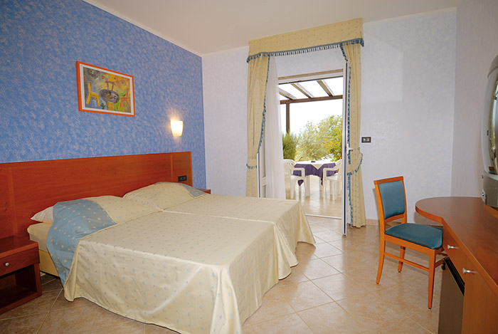 Hotel i restoran ZLATNI LAV