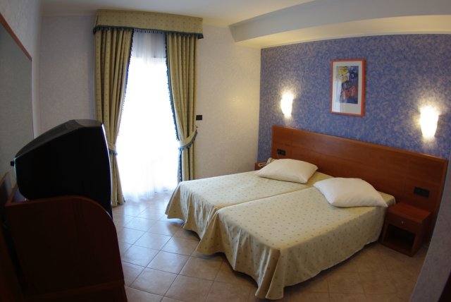 Hotel i restoran ZLATNI LAV