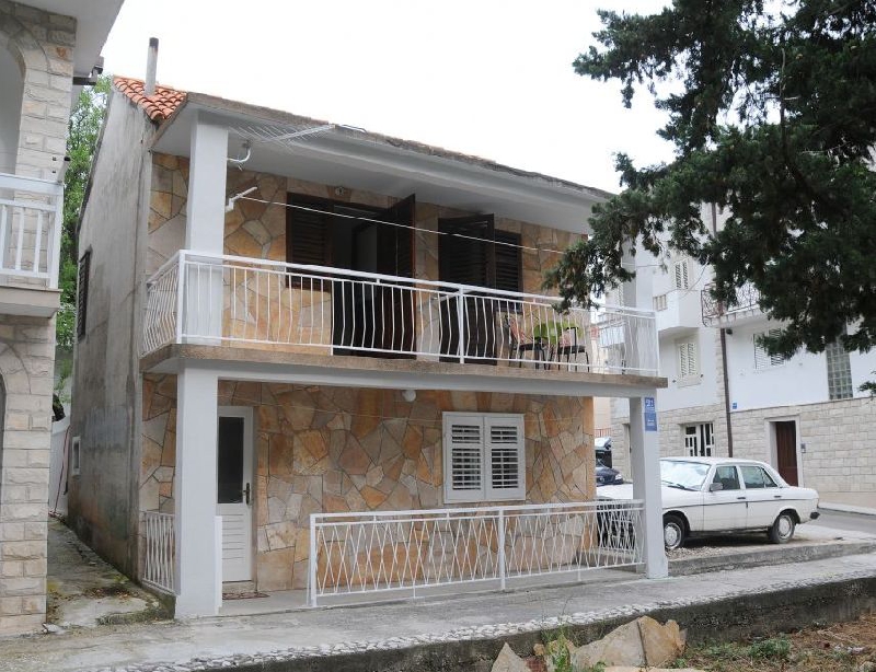 House Å½AUHAR-BaÅ¡ka Voda