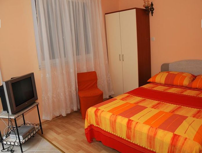 House Å½AUHAR-BaÅ¡ka Voda
